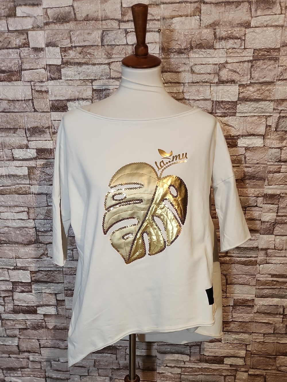 La Mu White Top & Gold Leaf Logo 3/4 Sleeve